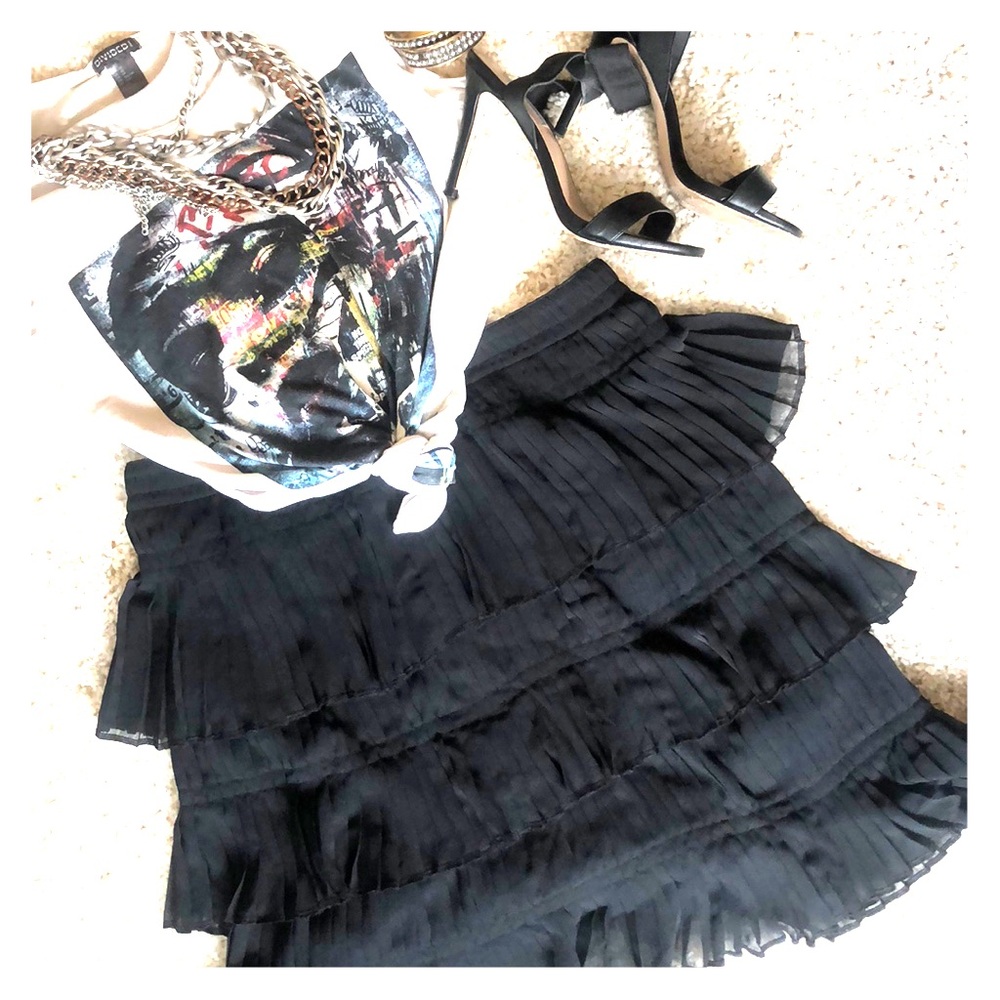 Sexy black skirt...